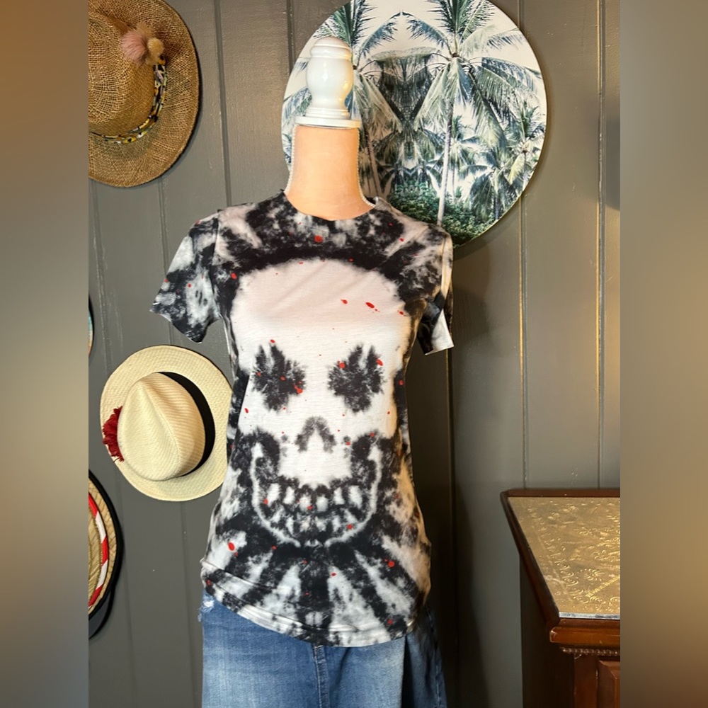 Skull Tye-Dye Black & White Small Tee - Picture 1 of 11
